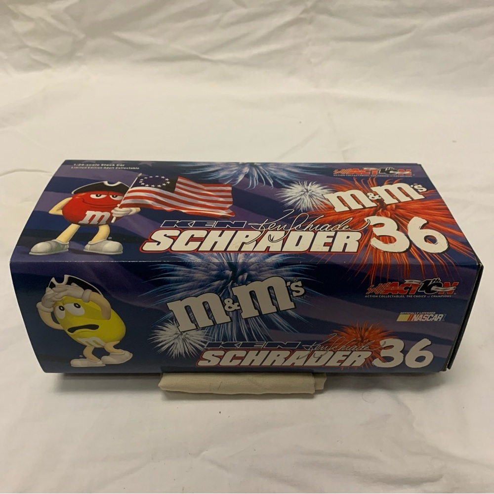 NASCAR diecast 1/24, Ken Schrader 2002 #36 M&M's 4th of July Pontiac